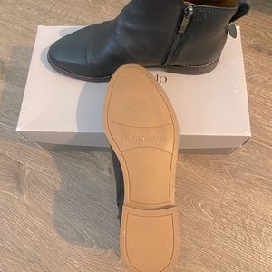 Soft leather black bootie